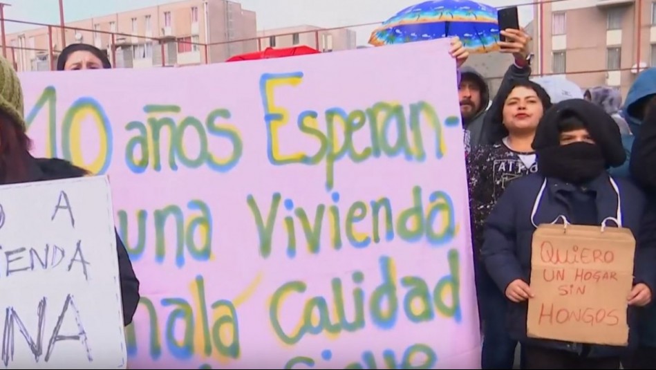 Vecinos denuncian graves fallas estructurales y problemas eléctricos en viviendas sociales de Quilicura Vecinos denuncian graves fallas estructurales y problemas eléctricos en viviendas sociales de Quilicura