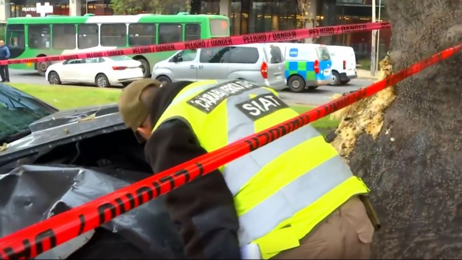 Detalles de grave choque que provocó volcamiento de vehículo en Recoleta: Hombre salió eyectado