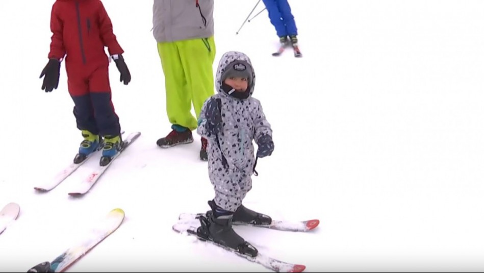 ¡Qué ternura! Luciano de dos años se robó el corazón de MG con sus habilidades para esquiar