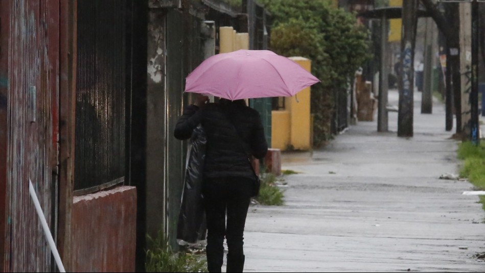 Tras sistema frontal: Experto explica por qué aún se mantiene déficit de precipitaciones en Santiago