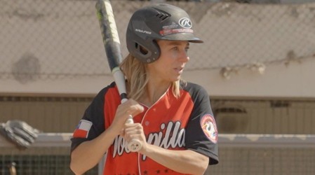 En las tierras de Alexis Sánchez: Mariana Derderián se luce jugando béisbol en Disfruta la Ruta