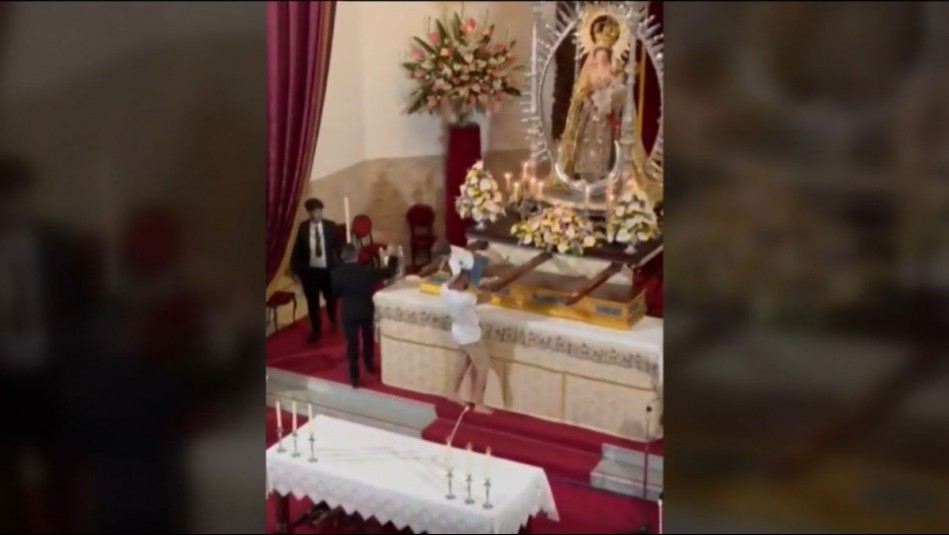 'Pobre niño': Hombre irrumpe en iglesia para dejar un niño junto a la virgen y causa indignación mundial