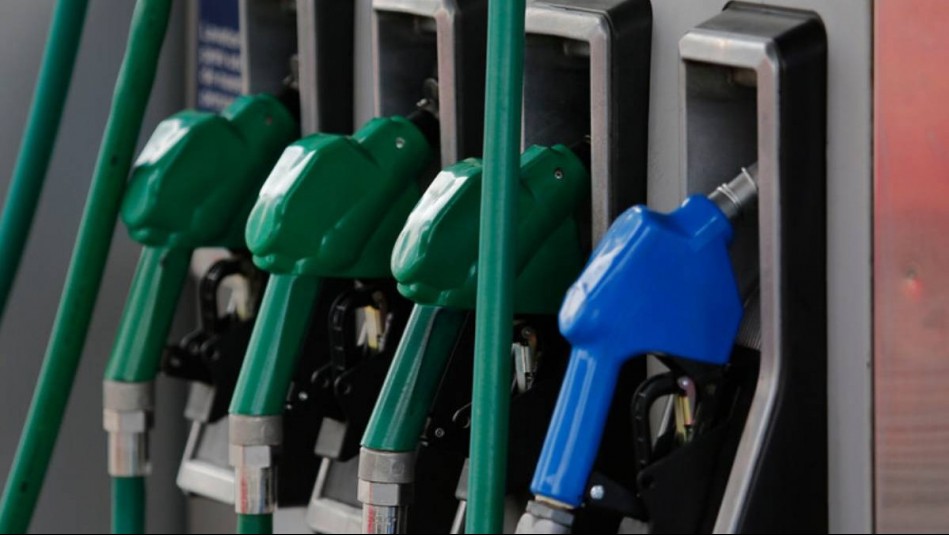 Descuentos de bencina en agosto: Así puedes acceder hasta $200 de rebaja por litro