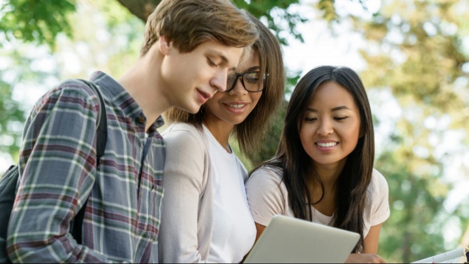 ¿Quieres estudiar en Nueva Zelanda? Te contamos dónde buscar becas universitarias disponibles para chilenos