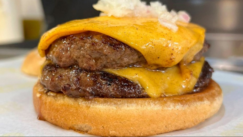 'Un menú simple y rápido': Descubre 'Doble Queso', la pyme que trajo de vuelta la auténtica hamburguesa 'Un menú simple y rápido': Descubre 'Doble Queso', la pyme que trajo de vuelta la auténtica hamburguesa