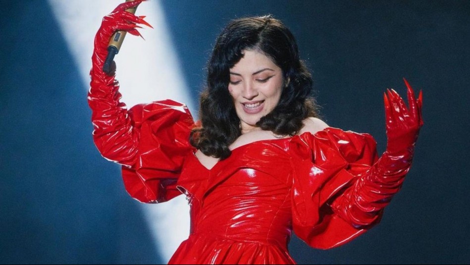 Mon Laferte recuerda sus inicios con una emotiva foto y le confiesa su amor a Luis Miguel