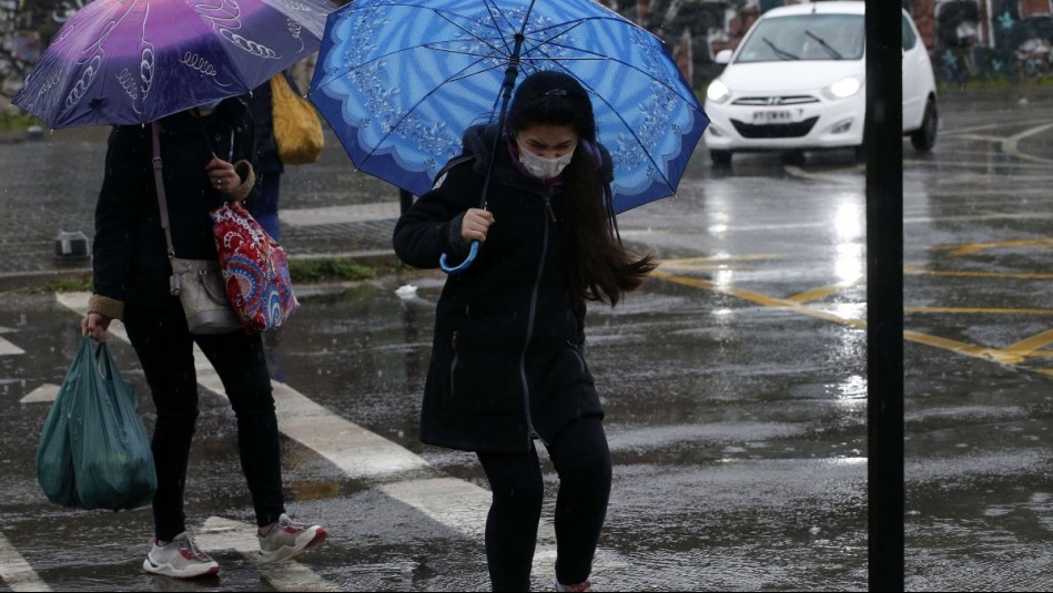 Lluvia en Santiago para esta jornada: ¿Cuánto milímetros se esperan y en qué comunas lloverá?