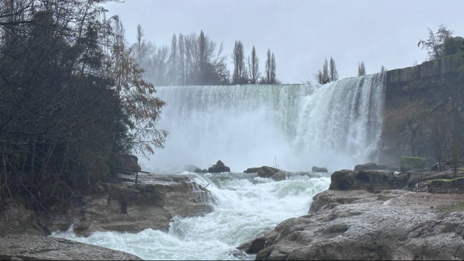 Así está actualmente el Salto del Laja tras el sistema frontal que golpea al centro y sur del país