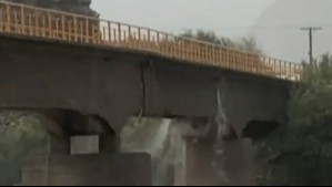 A punto de colapsar: Videos muestran peligrosa abertura en puente de San Clemente