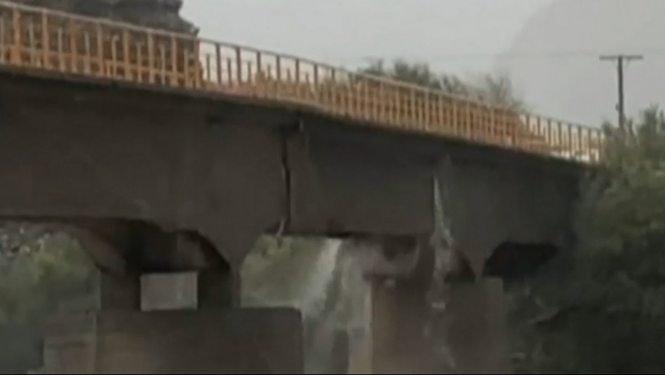 A punto de colapsar: Videos muestran peligrosa abertura en puente de San Clemente