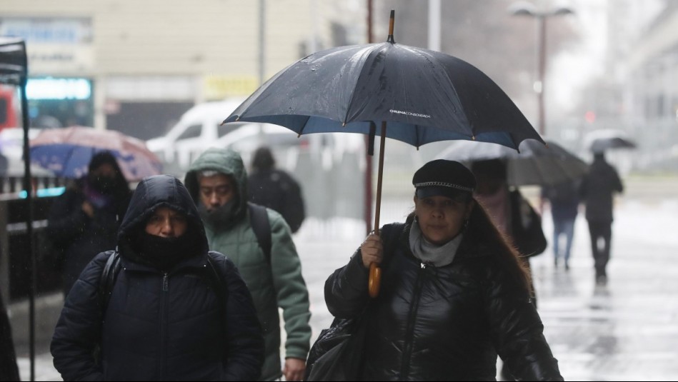 'Sería una lluvia tranquila': Confirman cuántos milímetros caerán este fin de semana en Santiago