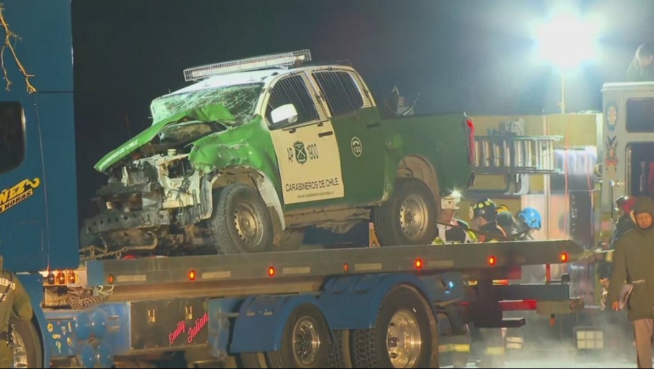 Persecución termina con dos carabineros y un civil fallecidos en Calle Larga: Un tercer funcionario está grave