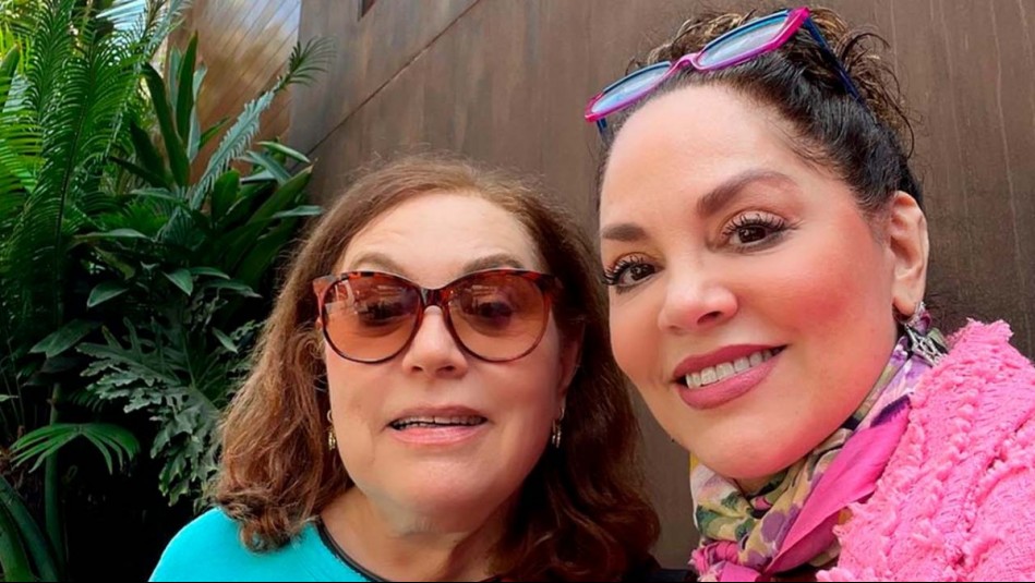 La madre de esta famosa cantante mexicana asegura que es capaz de comunicarse con extraterrestres