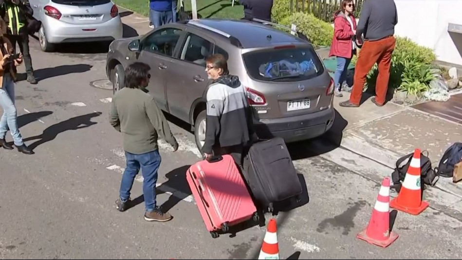 'Desde la terraza se ve el socavón': Hablan vecinos evacuados de edificio tras nuevo socavón en Viña del Mar