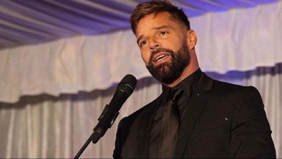 'Evitando las líneas del bronceado': Ricky Martin desata pasiones en redes al tomar sol