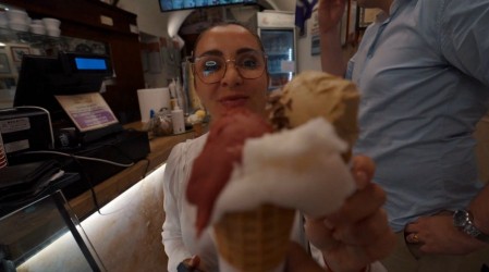 ¡Qué delicia!: Dani Urrizola y César visitan la mejor heladería del mundo en Viajando Ando