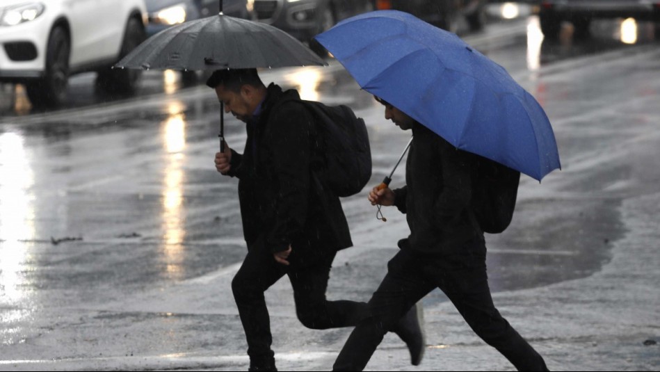 Jaime Leyton anticipa precipitaciones de características débiles en Santiago: 'Hay que abrigarse un poquito'