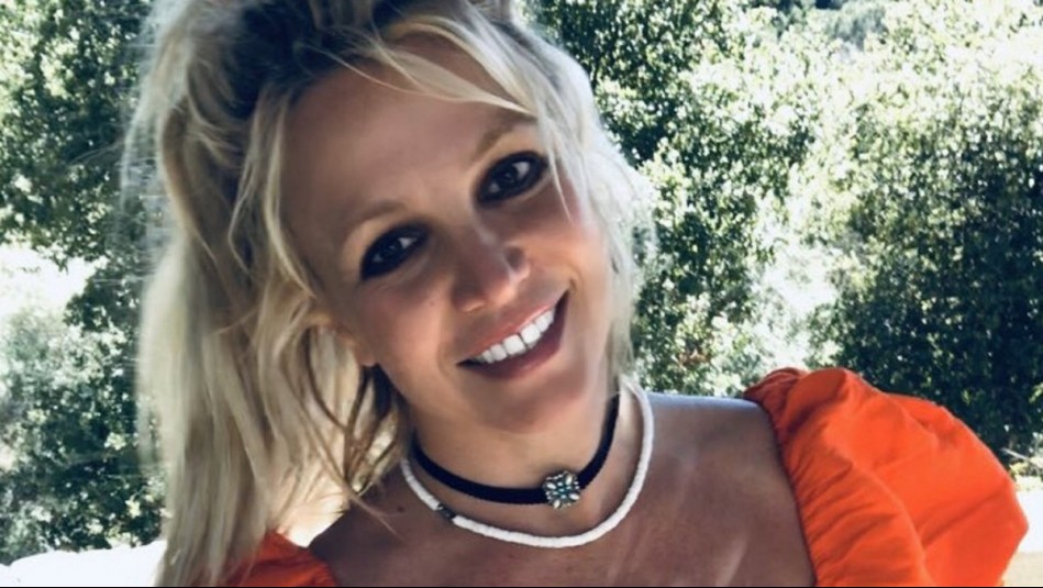 'Trato de imitar a una de mis artistas favoritas': Britney Spears se inspira en Shakira y baila con cuchillos