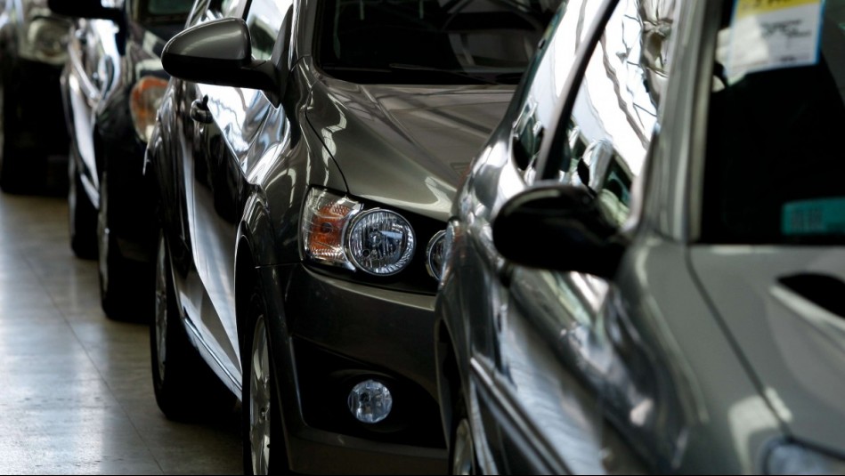 Para enfrentar las alzas en combustibles: Revisa el listado de los autos más rendidores en el mercado