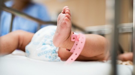 ¿Cómo inscribir a tu hijo recién nacido en Fonasa? Te explicamos los pasos para incorporarlo