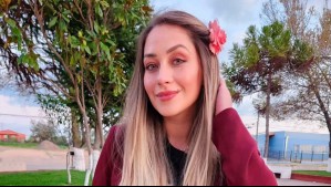 'Radiante': Ingrid Aceitón posa con un enterito rojo en una sesión de fotos