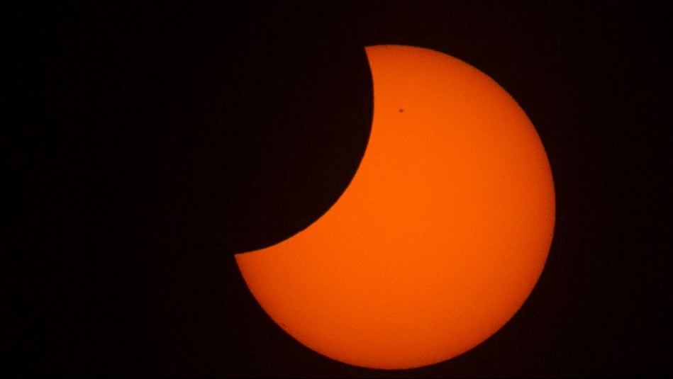 ¡Pon tu alarma! Te contamos cuándo será el eclipse solar y si será visible en Santiago