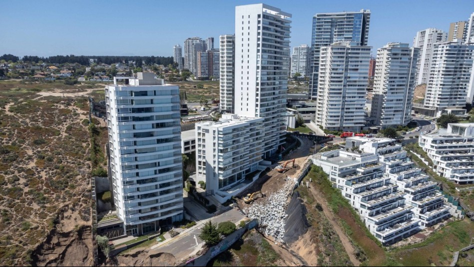 'Los delincuentes llegan y pasan': Denuncian robos en edificio afectado por socavones en Viña del Mar