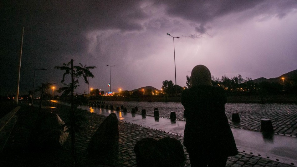 Anuncian probables tormentas eléctricas en la Metropolitana y otras dos regiones: Averigua cuándo ocurrirán