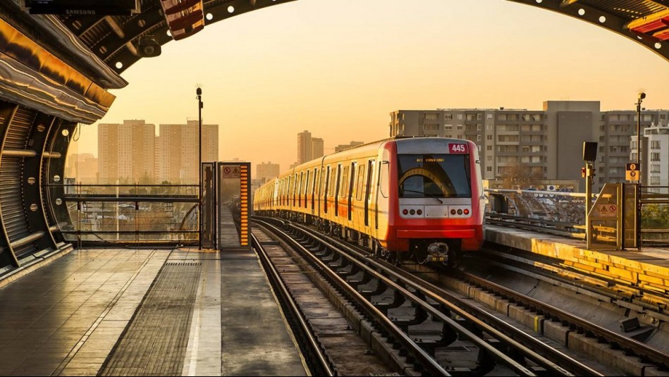 Planifica tu viaje: Estas serán las estaciones de Metro con horario extendido este viernes 20 de octubre