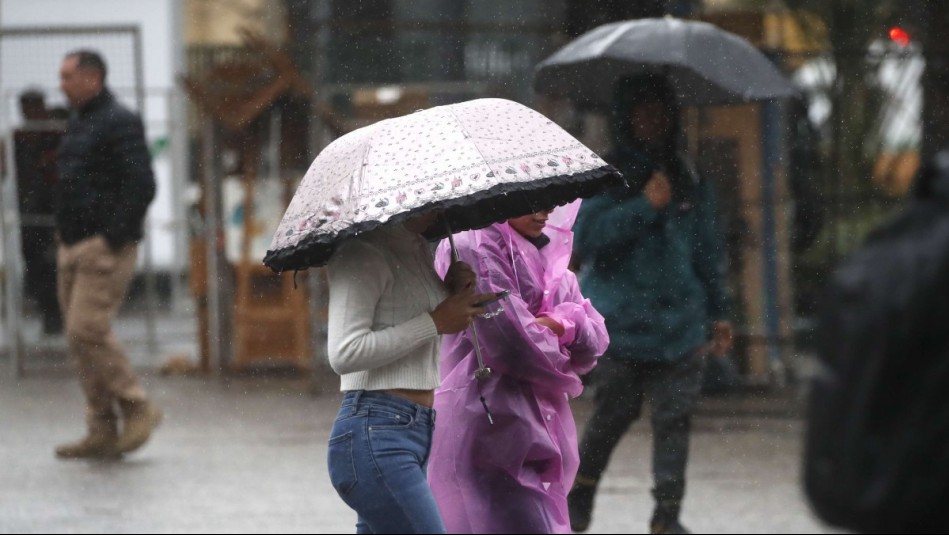 ¿Lloverá este domingo en Santiago? Conoce en qué zonas del país se esperan precipitaciones