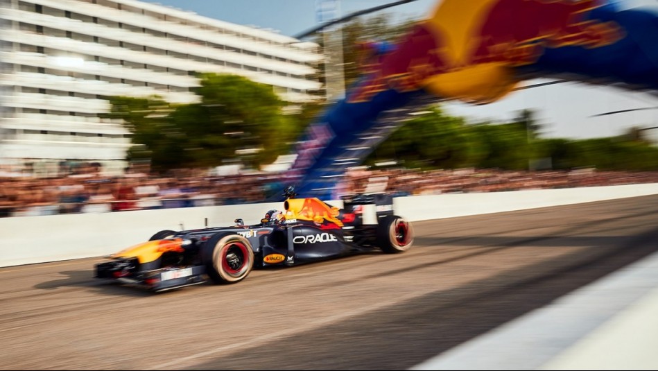 Un auto de la Fórmula 1 en Chile: Conoce la operación y logística de Red Bull Showrun