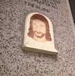 Una de las curiosidades del Cementerio General es el conocido Cristo cóncavo, cuya particularidad es que sigue con la mirada a quienes transitan por las afueras de la tumba en que está.