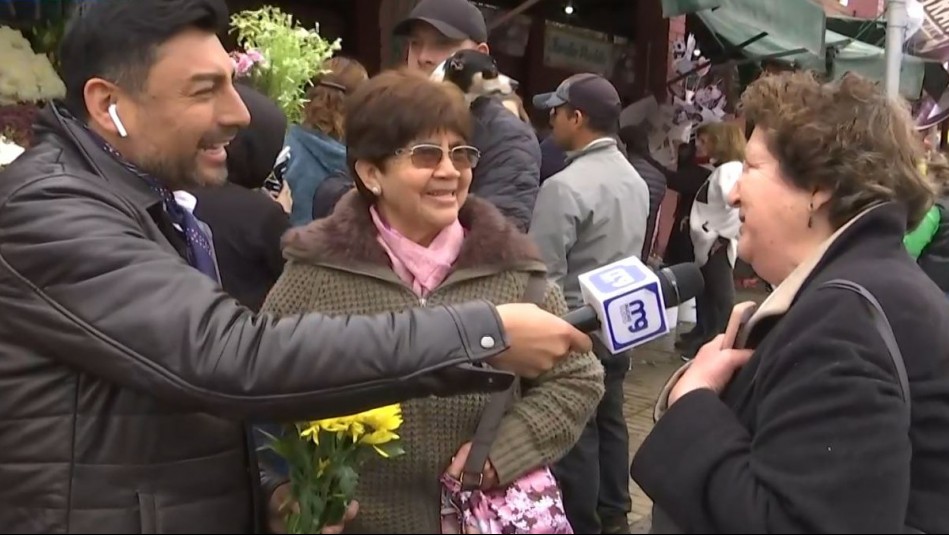 'Te queremos': Andrés Caniulef recibe el cariño de la gente en su visita al Cementerio General