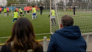 Alonso y Octavia celebran sus goles: Benja tiene su primer día en la escuela de fútbol en Como la Vida Misma