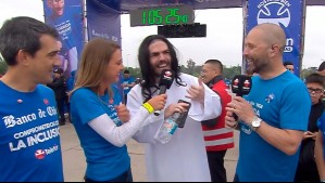 "Vengo del cielo": Competidor vestido como Jesús se robó las miradas en la Corrida Familiar de la Teletón