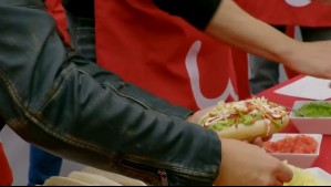 ¿Con pepinillos?: Pancho Saavedra y Jorge Zabaleta armaron el completo perfecto en la Teletón 2023