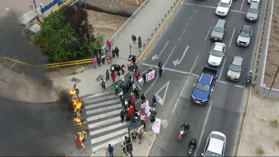 Por terrenos para viviendas sociales: Pobladores protestan con barricadas en Independencia