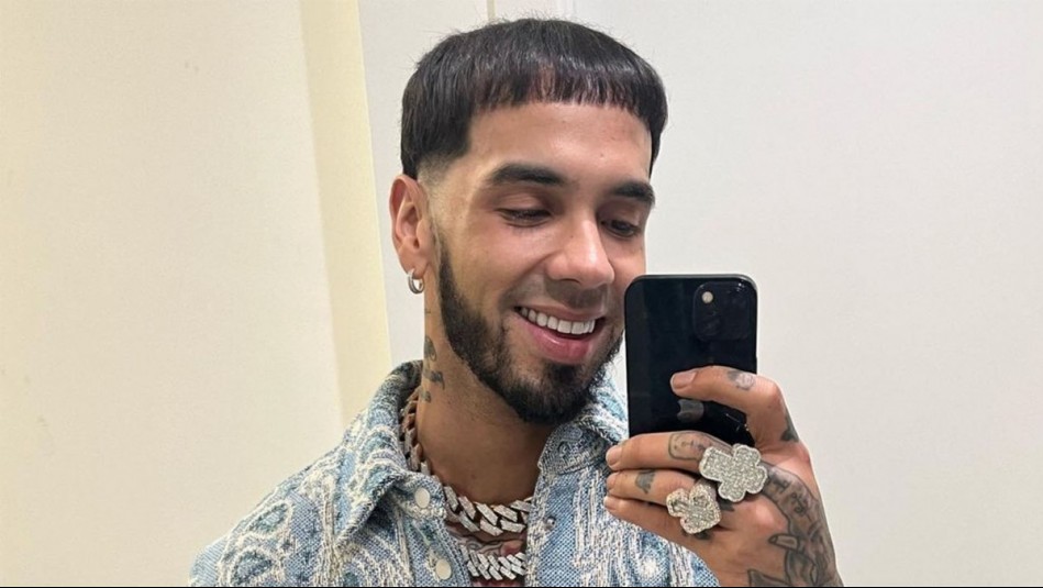 Anuel reaparece con nuevo look y muy cariñoso con su novia: 'Gracias a todos los que se preocuparon'