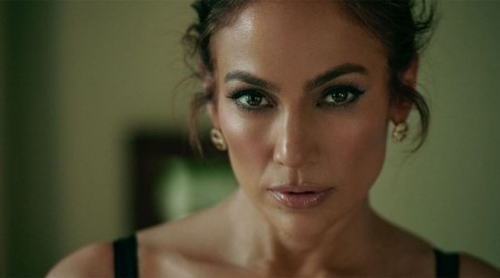 Una bata en 269 dólares: Mira los precios de la lencería de Jennifer Lopez inspirada en su nuevo disco