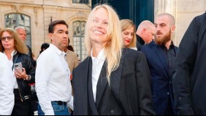 ¡Pamela Anderson lo vuelve a hacer! Actriz reivindica la belleza natural al posar sin maquillaje en evento