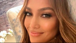 Los comentados 'zapatos perfectos' de Jennifer Lopez para presentar con glamour su imponente árbol de Navidad
