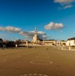 El Santuario de Fátima es un lugar de peregrinación para los devotos marianos -más de seis millones cada año- y en su paso por Portugal, Viajando Ando lo visitó.