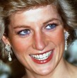 A más de veinte años de su muerte, la figura de Lady Di sigue causando fervor, sobre todo en el mundo de la moda. Según lo visto en Mucho Gusto, uno de sus vestidos alcanzó una cifra récord en una subasta.