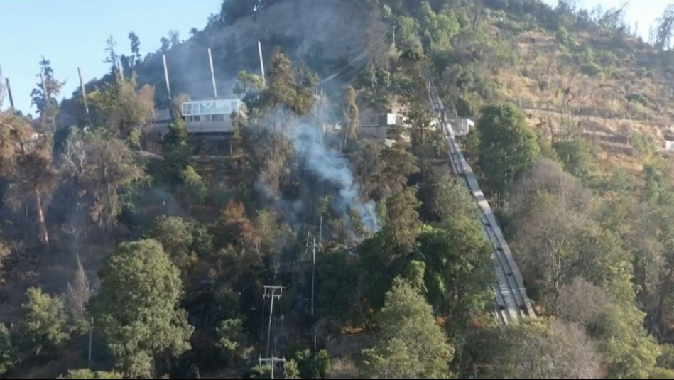 Cierran accesos al Cerro San Cristóbal tras incendio forestal: Se investiga presunta intencionalidad