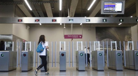 ¿Cuándo se implementará?: Metro de Santiago y Tren Alameda Nos se podrá pagar con tarjetas de crédito y débito