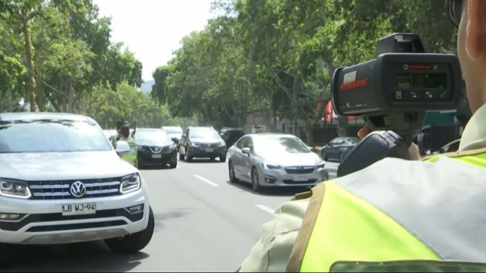 Intenso control de velocidad en Providencia: Vehículos fueron retirados por documentos vencidos