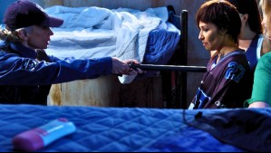 Avance de Juego de Ilusiones: ¡Logrará entrar a su celda! Irene amenazará con un arma a Alana