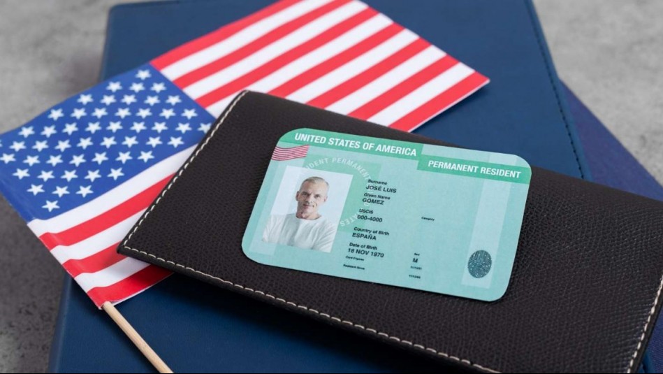 Vivir en Estados Unidos en 2024: Conoce la diferencia entre la Green Card y la residencia permanente