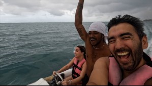 '¡Bájenme!': Dani Urrizola y César dejan el miedo y navegan en lancha rápida en Punta Cana en Viajando Ando
