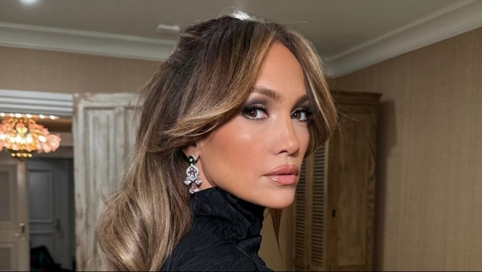 JLo deslumbra en los Globos de Oro con un espectacular vestido rosa y hace llorar a la 'Capitana Marvel'